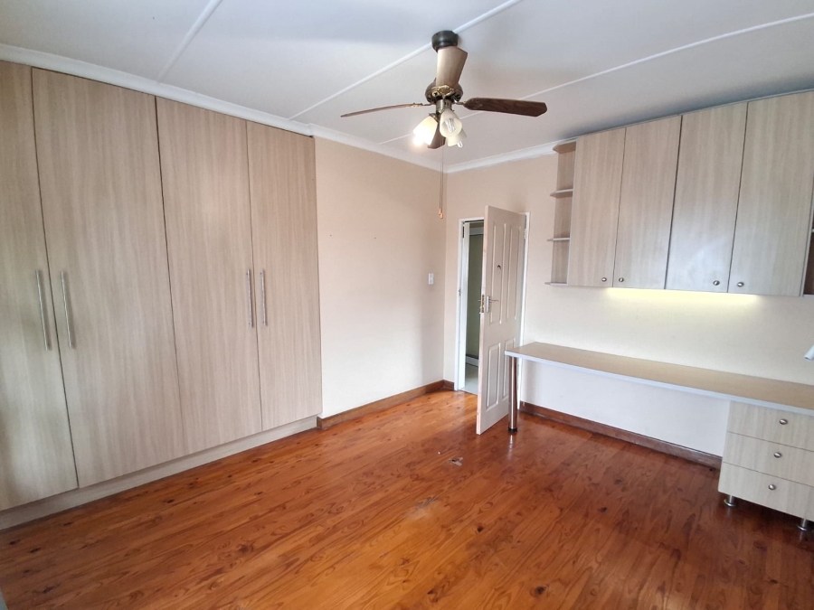 4 Bedroom Property for Sale in Nahoon Valley Park Eastern Cape